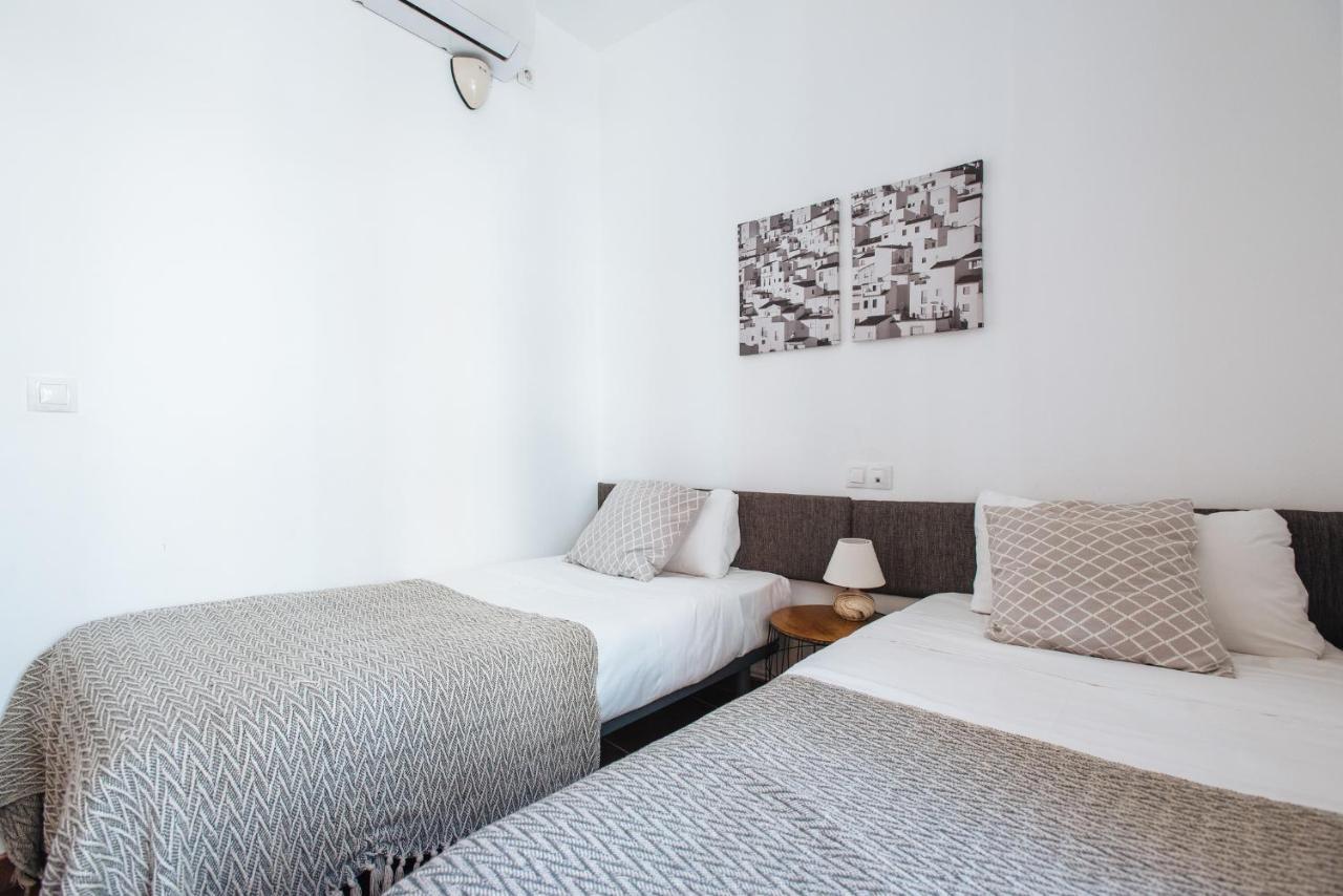 Bright Apartment At Santa Cruz 6 Pax, Parking Optional Siviglia Esterno foto